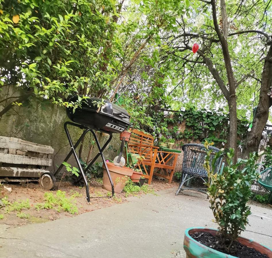 Flat In Historic Villa With Your Own Private Garden, Near City Park Budapest Eksteriør bilde